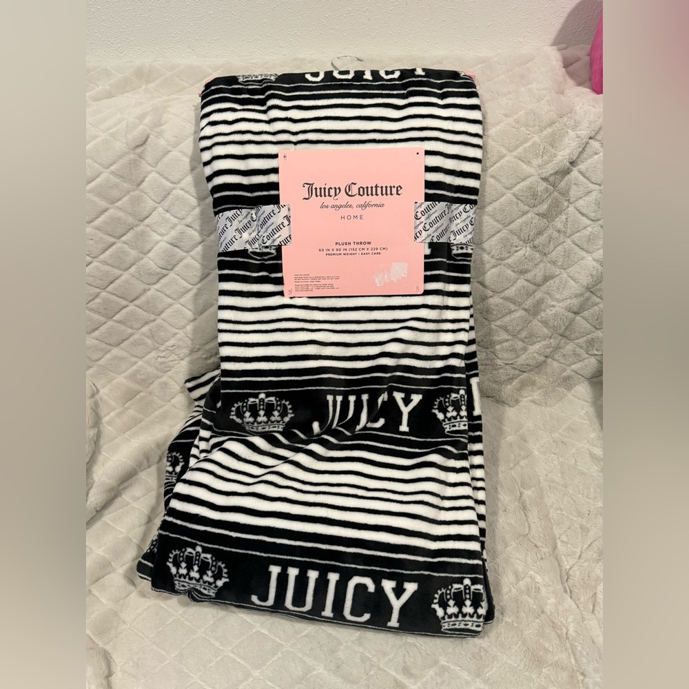 COPY - JC Juicy couture Black & White stripe Plush Throw 60x90 NWT